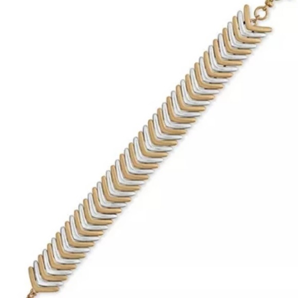 Lucky Brand Brushed Two Tone Arrow V Flex Bracelet new!!! - Picture 3 of 5
